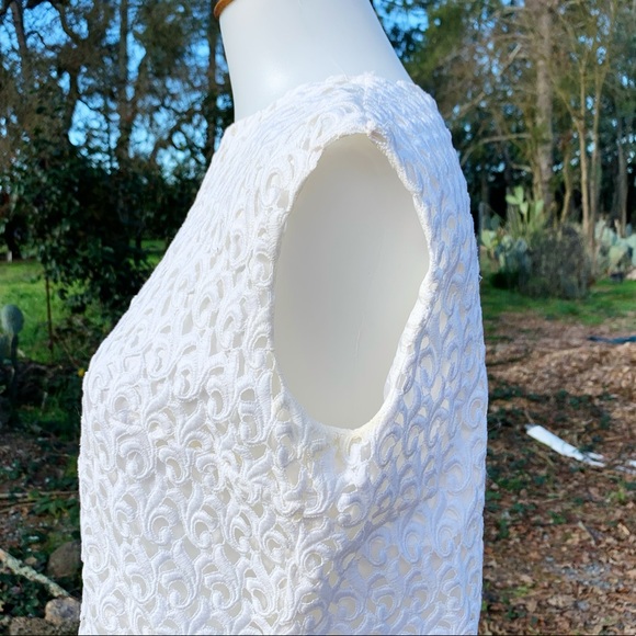 SOLD 1960's Ornate Lacey Back Button Shell Top - Picture 6 of 8